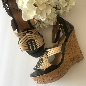 Cross Woven Ankle Strap Sandal. Vegan Leather. Tan/Back. Size 9.